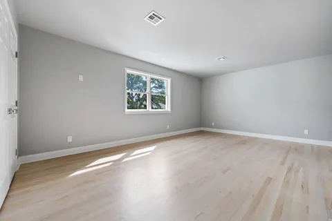 $3,250,000 | 286 Montauk Highway, Southampton, NY 11968