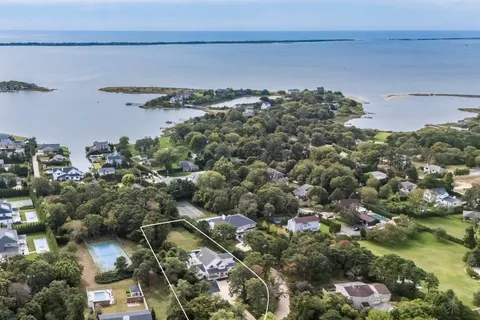 $3,250,000 | 286 Montauk Highway, Southampton, NY 11968