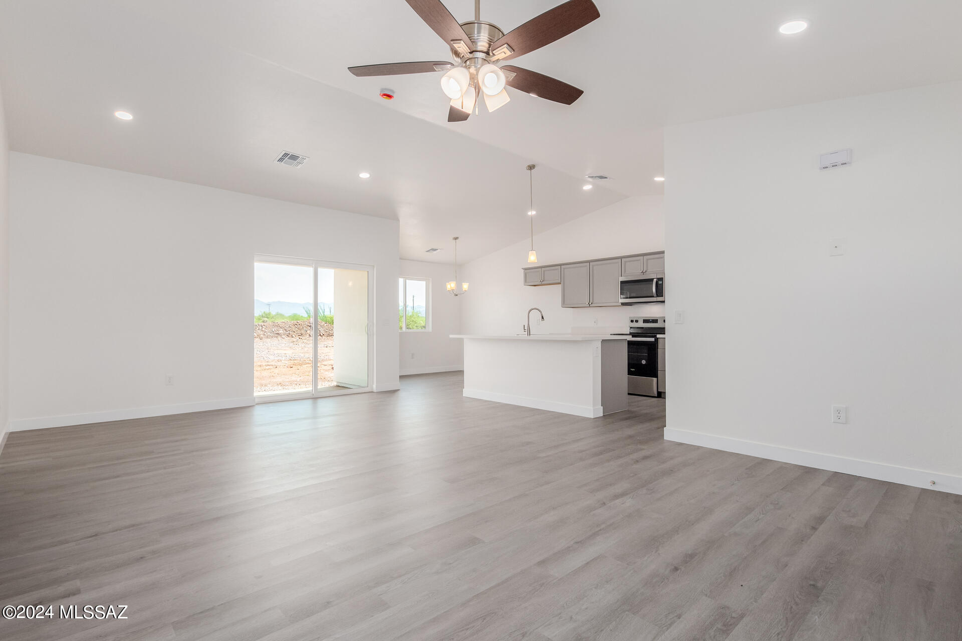 1791 Palestina Corte Corte, Unit CORTE Rio Rico, AZ 85648 - Photo 6 of 27