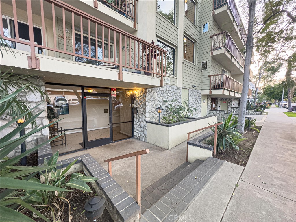 3516 East Ransom Street, Unit 204 Long Beach, CA 90804 - Photo 15 of 38 Front of building