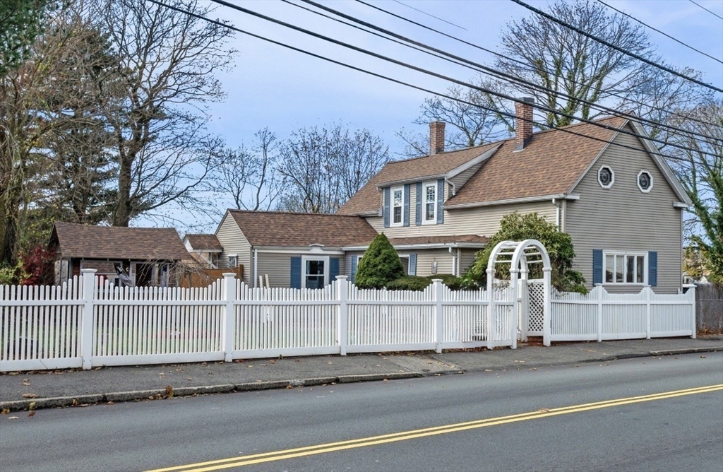 268 Walnut Street Lynn, MA 01905 - Photo 36 of 41 front view of a house