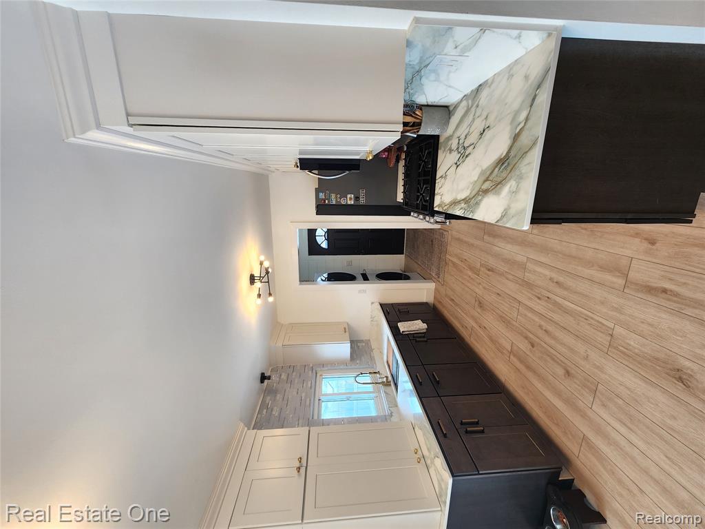 47585 Greenview Road Utica, MI 48317 - Photo 4 of 27 Gallery Image 4