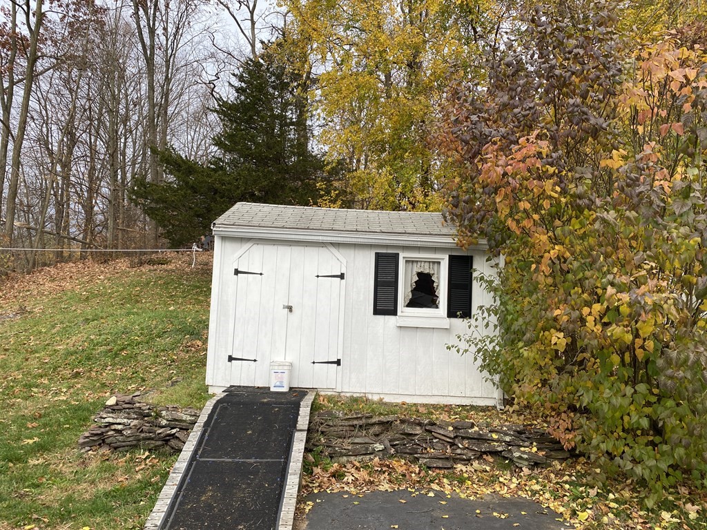 469 Westfield Road Holyoke, MA 01040 - Photo 3 of 15 Gallery Image 3