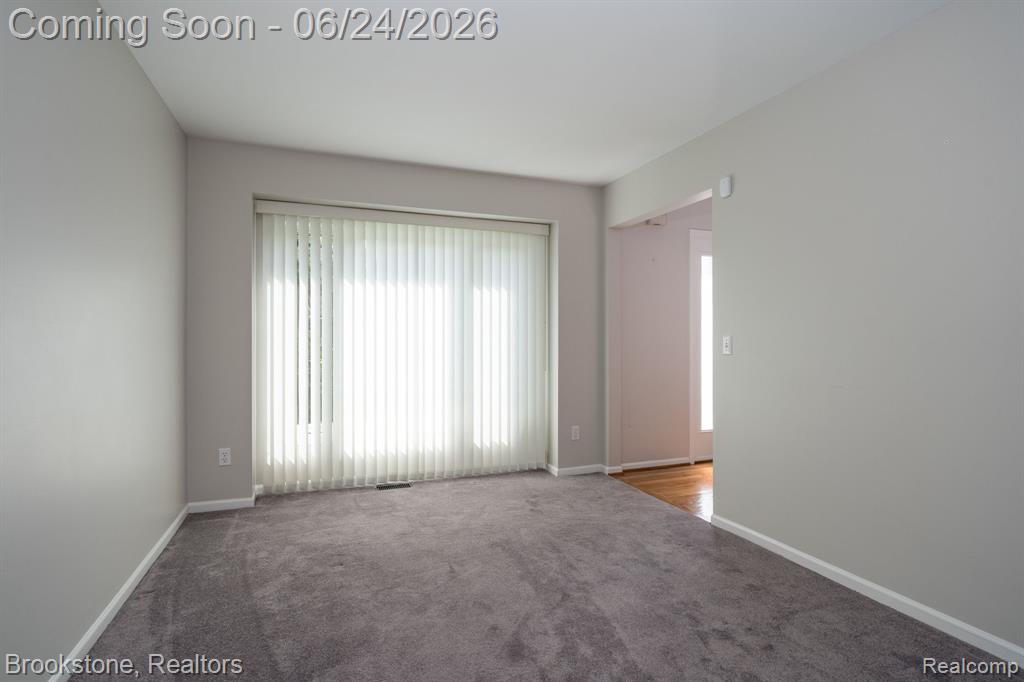3812 Kossuth Road Lake Orion, MI 48360 - Photo 6 of 47