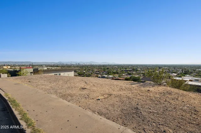 $895,000 | 7040 North 23rd Place, Unit 104, Phoenix, AZ 85020