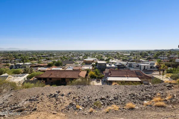 $875,000 | 7040 North 23rd Place, Unit 104, Phoenix, AZ 85020