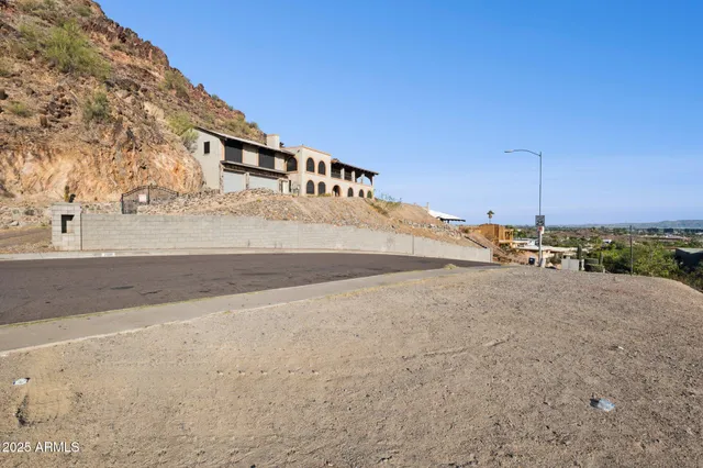 $895,000 | 7040 North 23rd Place, Unit 104, Phoenix, AZ 85020