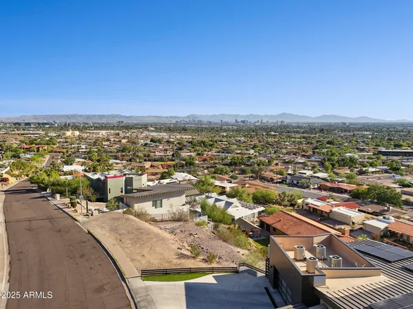 $875,000 | 7040 North 23rd Place, Unit 104, Phoenix, AZ 85020