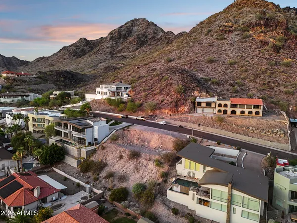 $875,000 | 7040 North 23rd Place, Unit 104, Phoenix, AZ 85020