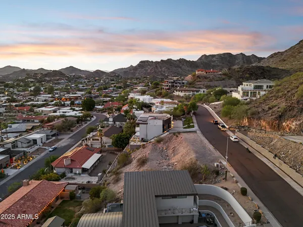 $875,000 | 7040 North 23rd Place, Unit 104, Phoenix, AZ 85020