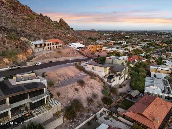 $875,000 | 7040 North 23rd Place, Unit 104, Phoenix, AZ 85020