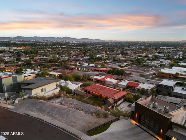 $875,000 | 7040 North 23rd Place, Unit 104, Phoenix, AZ 85020