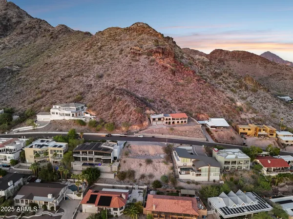 $875,000 | 7040 North 23rd Place, Unit 104, Phoenix, AZ 85020