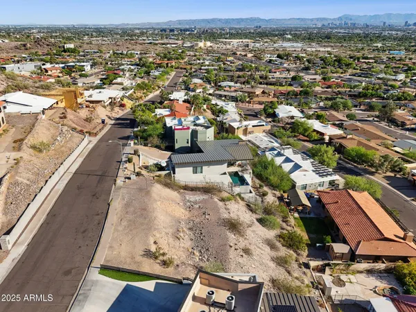 $875,000 | 7040 North 23rd Place, Unit 104, Phoenix, AZ 85020