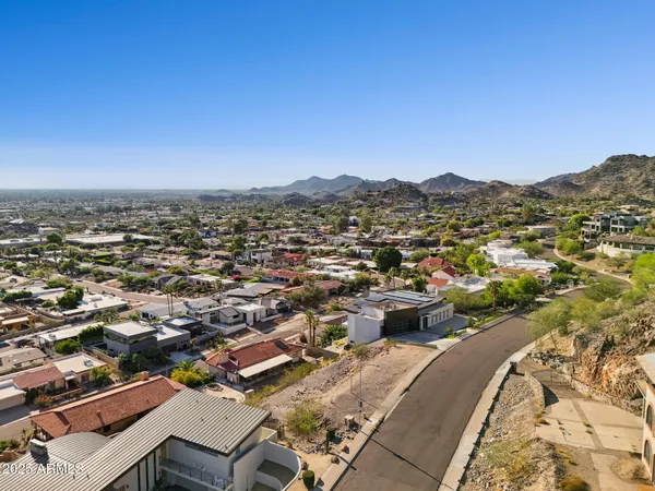 $875,000 | 7040 North 23rd Place, Unit 104, Phoenix, AZ 85020