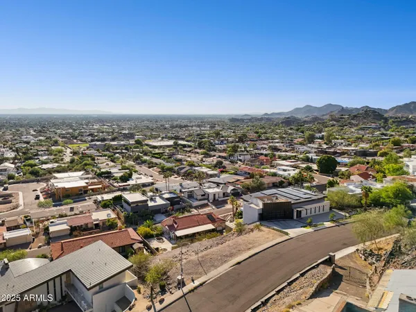 $875,000 | 7040 North 23rd Place, Unit 104, Phoenix, AZ 85020