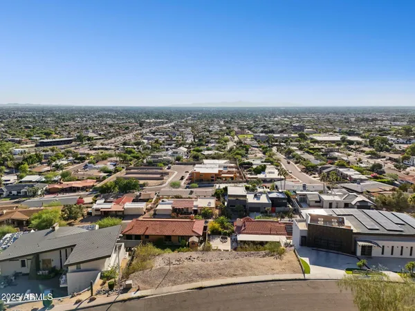 $875,000 | 7040 North 23rd Place, Unit 104, Phoenix, AZ 85020