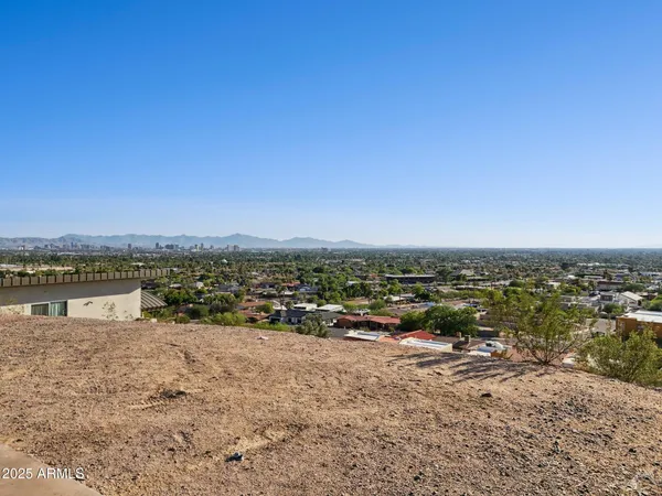 $875,000 | 7040 North 23rd Place, Unit 104, Phoenix, AZ 85020