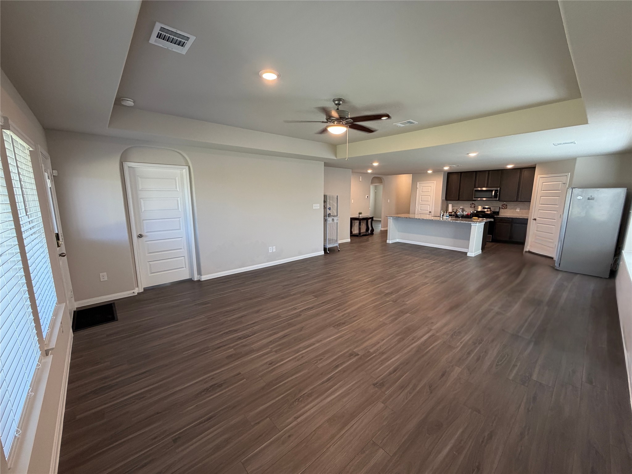 5338 Briana Dee Drive Rosharon, TX 77583 - Photo 3 of 13 Living room