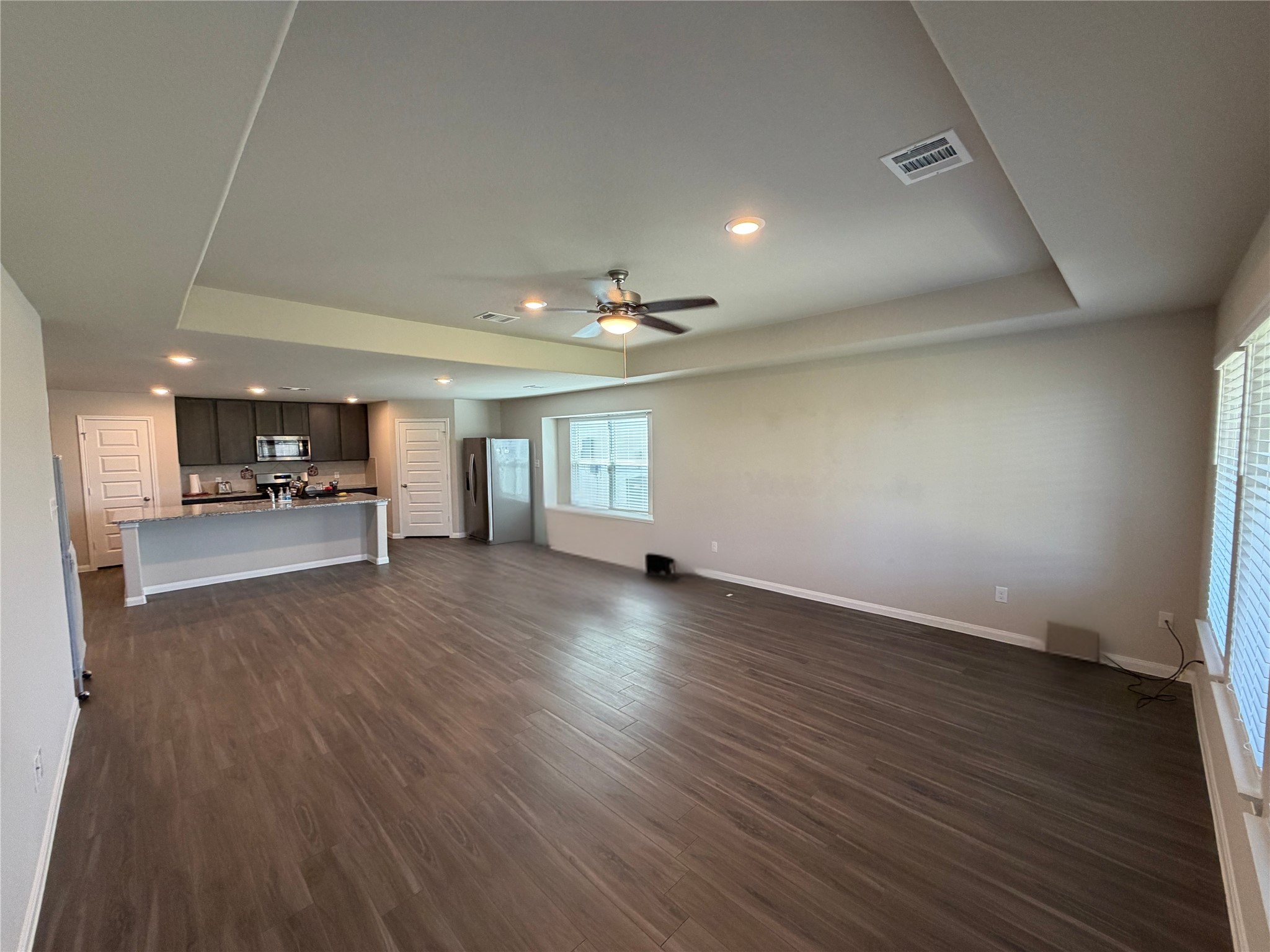 5338 Briana Dee Drive Rosharon, TX 77583 - Photo 4 of 13 Living room