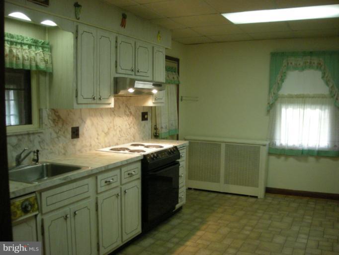 7710 Philadelphia Road Baltimore, MD 21237 - Photo 11 of 23 Kitchen