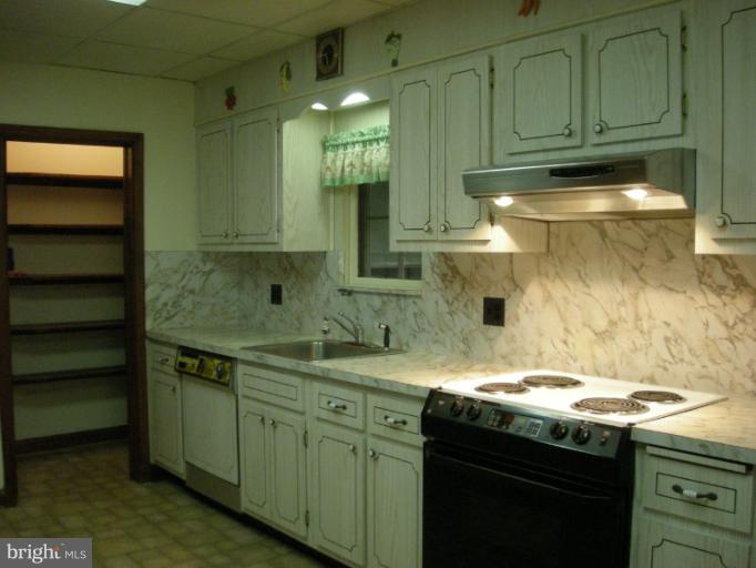 7710 Philadelphia Road Baltimore, MD 21237 - Photo 12 of 23 Kitchen