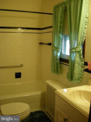 7710 Philadelphia Road Baltimore, MD 21237 - Photo 18 of 23 Bath