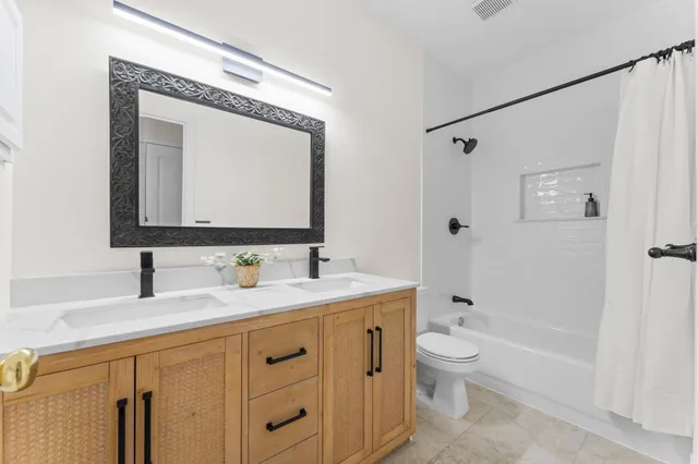 $425,000 | 135 Hollylaurel Drive, The Woodlands, TX 77382