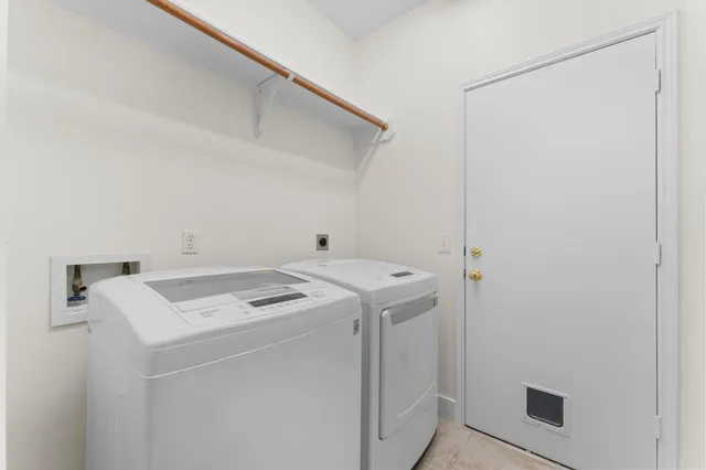 $425,000 | 135 Hollylaurel Drive, The Woodlands, TX 77382