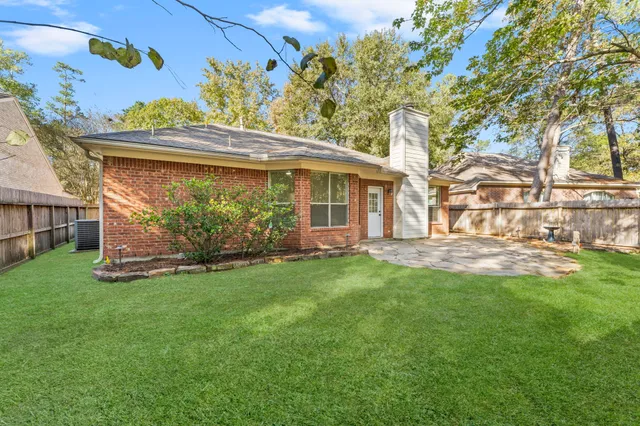 $425,000 | 135 Hollylaurel Drive, The Woodlands, TX 77382