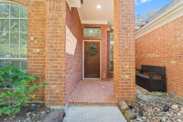 $425,000 | 135 Hollylaurel Drive, The Woodlands, TX 77382