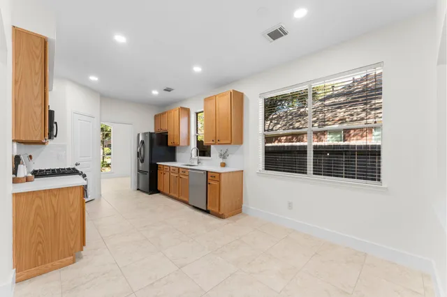 $425,000 | 135 Hollylaurel Drive, The Woodlands, TX 77382