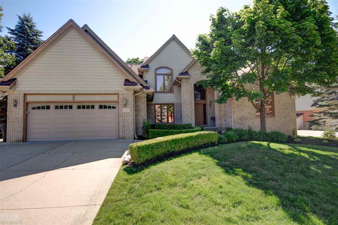 921 Dakota Rochester Hills, MI 48307 - Photo 1 of 46