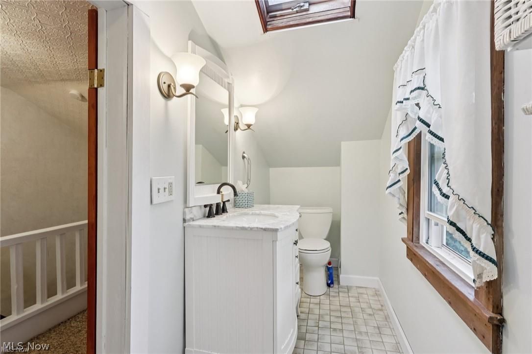 10571 Mayfield Road Chesterland, OH 44026 - Photo 18 of 39 Upstairs full bath