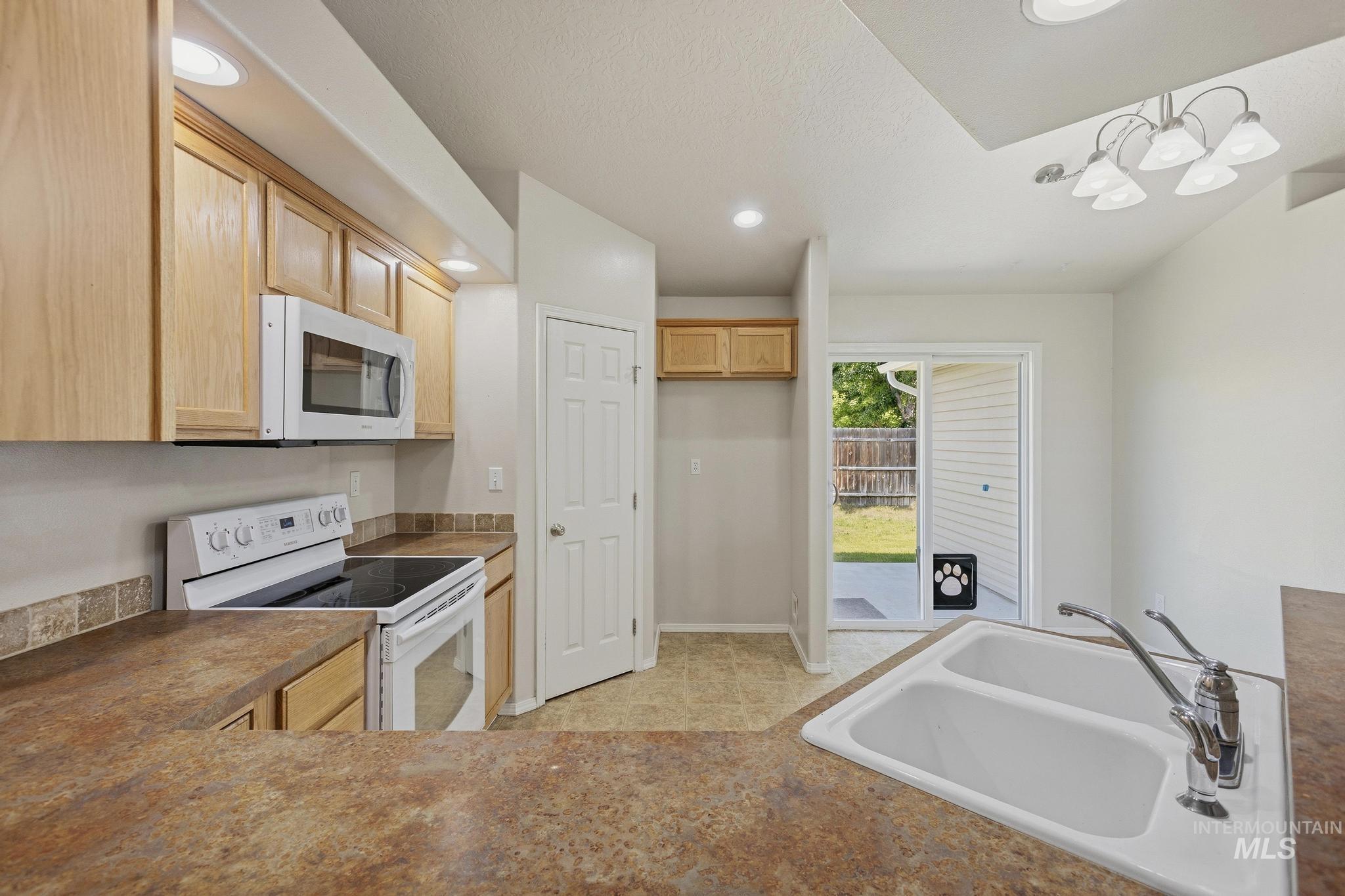 2611 Carnegie Street Caldwell, ID 83607 - Photo 13 of 46