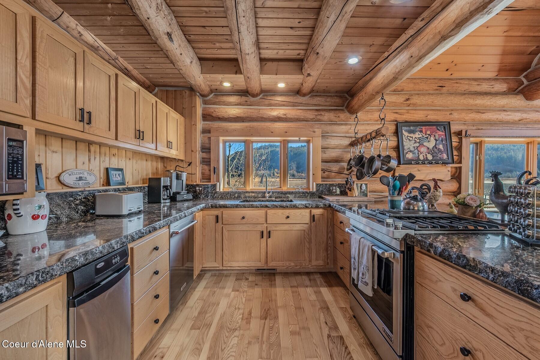 296 Camp Peine Road Sagle, ID 83860 - Photo 23 of 69 Gourmet Kitchen