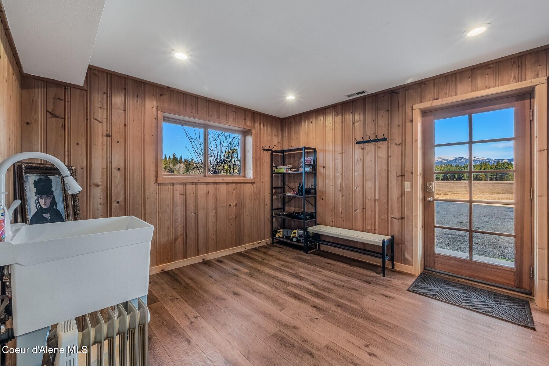 296 Camp Peine Road Sagle, ID 83860 - Photo 47 of 69 Lower Private Entry