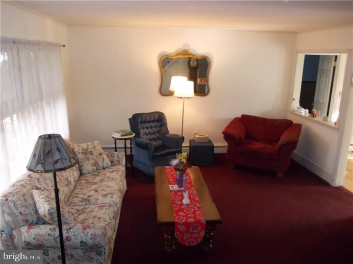 10 Crown Road Levittown, PA 19057 - Photo 4 of 20 Living Room