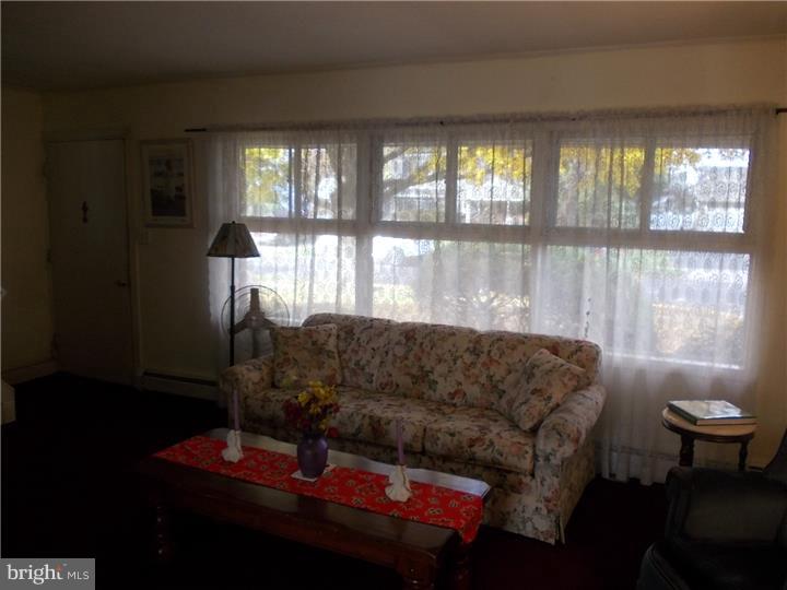 10 Crown Road Levittown, PA 19057 - Photo 5 of 20 Living Room