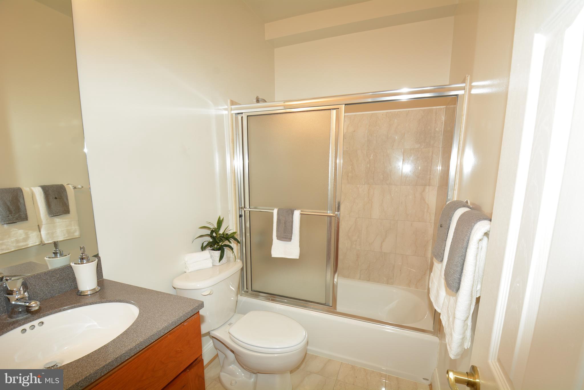 1306 O Street Northwest, Unit 302 Washington, DC 20005 - Photo 21 of 25 Bath