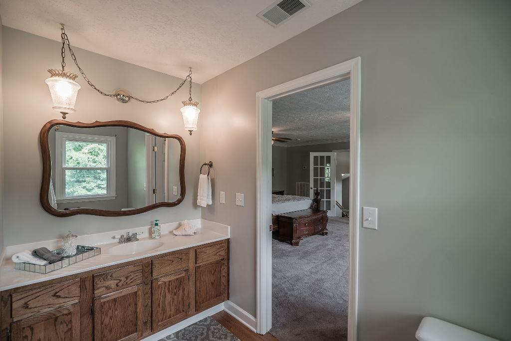 8114 Ridgewood Road Goodlettsville, TN 37072 - Photo 15 of 30 Master bath with tub/shower combo.
