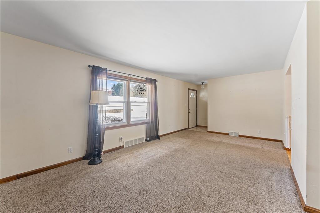 4321 Edinburg Road New Castle, PA 16102 - Photo 14 of 43 an empty room with windows