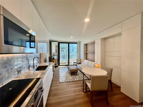 $2,600 | 987 Queen Street, Unit 1306, Honolulu, HI 96814
