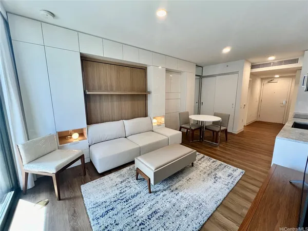 $2,600 | 987 Queen Street, Unit 1306, Honolulu, HI 96814