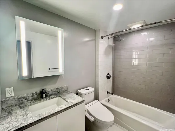 $2,600 | 987 Queen Street, Unit 1306, Honolulu, HI 96814