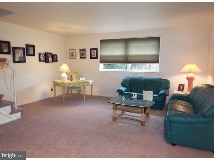 1124 Surrey Road Philadelphia, PA 19115 - Photo 3 of 16 Living Room
