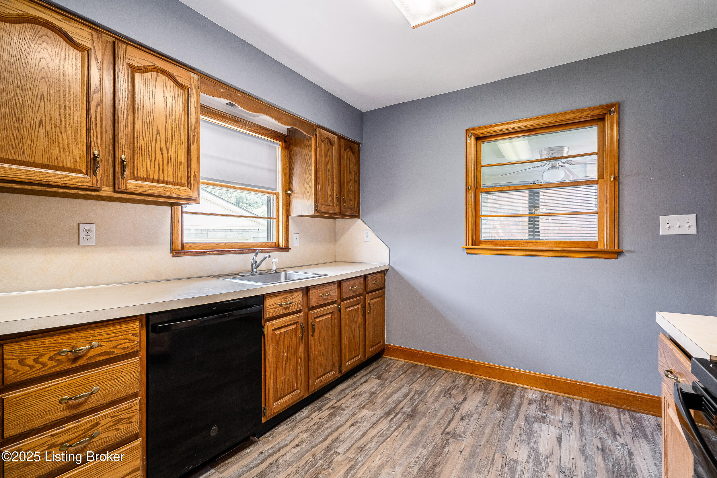910 Southview Road Louisville, KY 40214 - Photo 8 of 23 910 Southview Rd-20