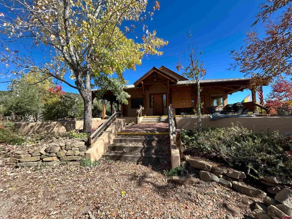 a view of a house with a yard