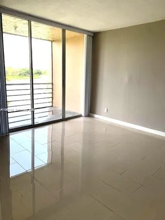 $1,950 | 9470 Live Oak Place, Unit 308, Davie, FL 33324