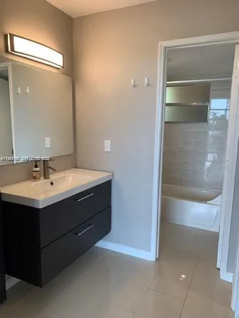 $1,950 | 9470 Live Oak Place, Unit 308, Davie, FL 33324